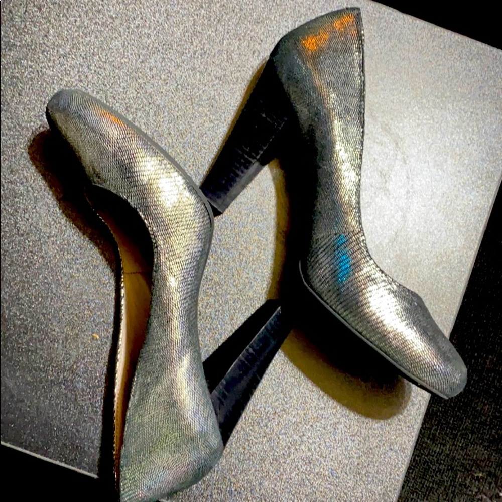 Stunning DKNYC silver chunky heel pumps | 10